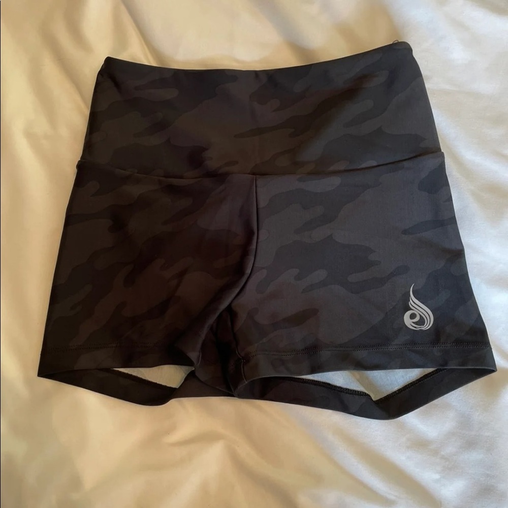 Camo Ryderwear scrunch bottom shorts!